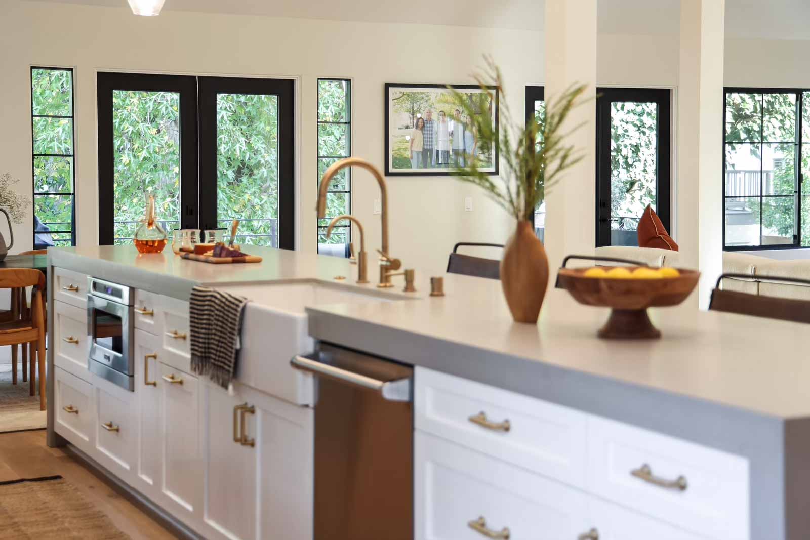 Long Beach kitchen farmhouse sink and fixtures
